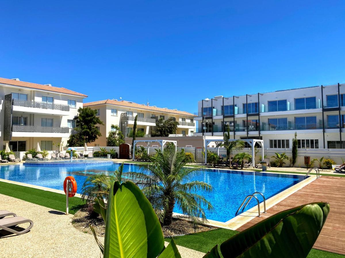 Domino Blue Apartment Paralimni Ngoại thất bức ảnh