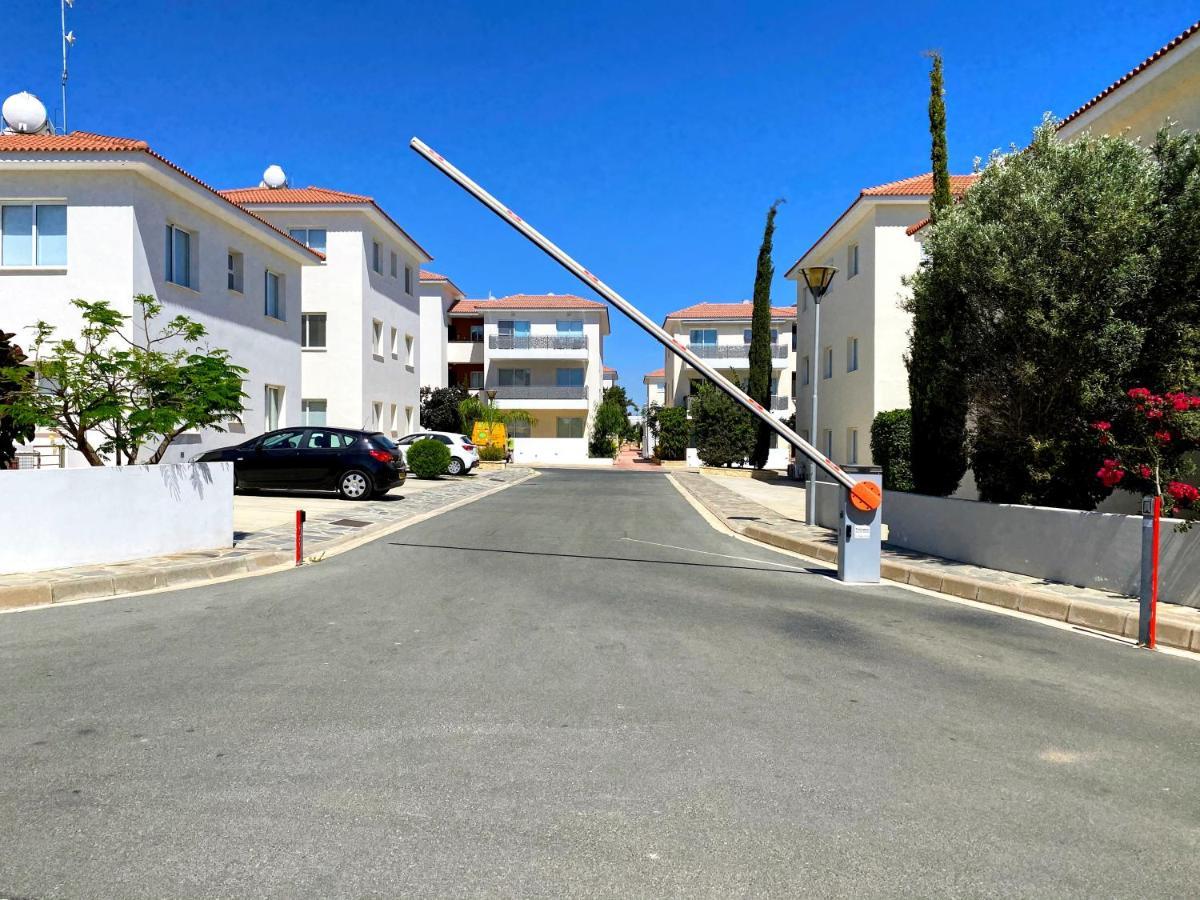 Domino Blue Apartment Paralimni Ngoại thất bức ảnh
