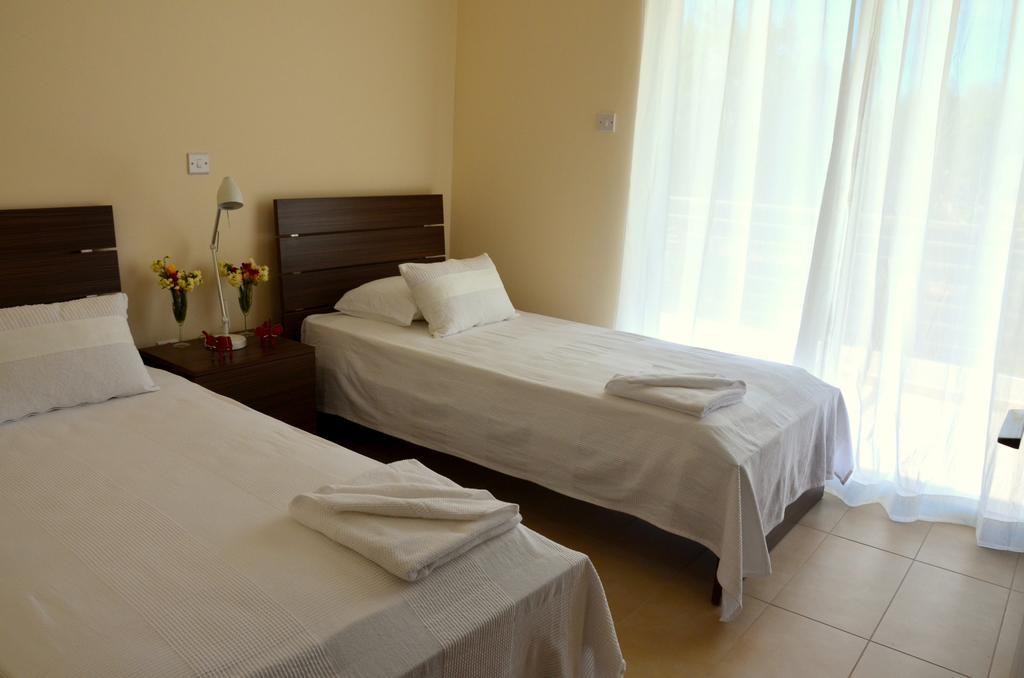 Domino Blue Apartment Paralimni Ngoại thất bức ảnh