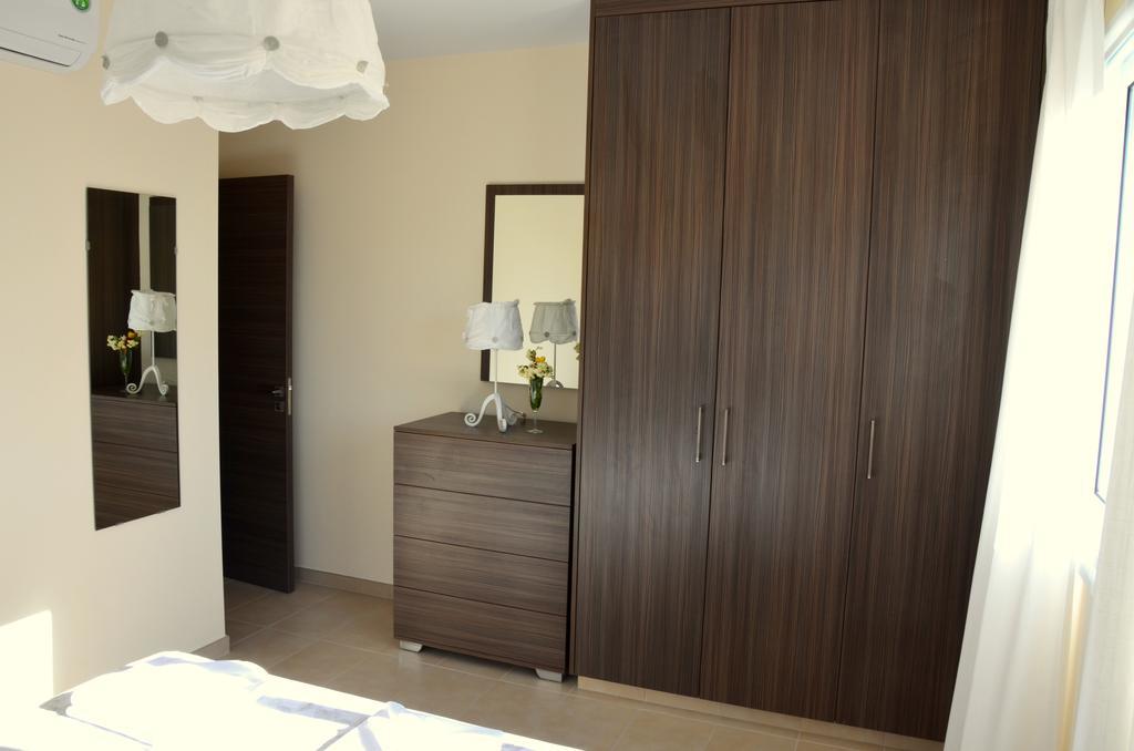 Domino Blue Apartment Paralimni Ngoại thất bức ảnh