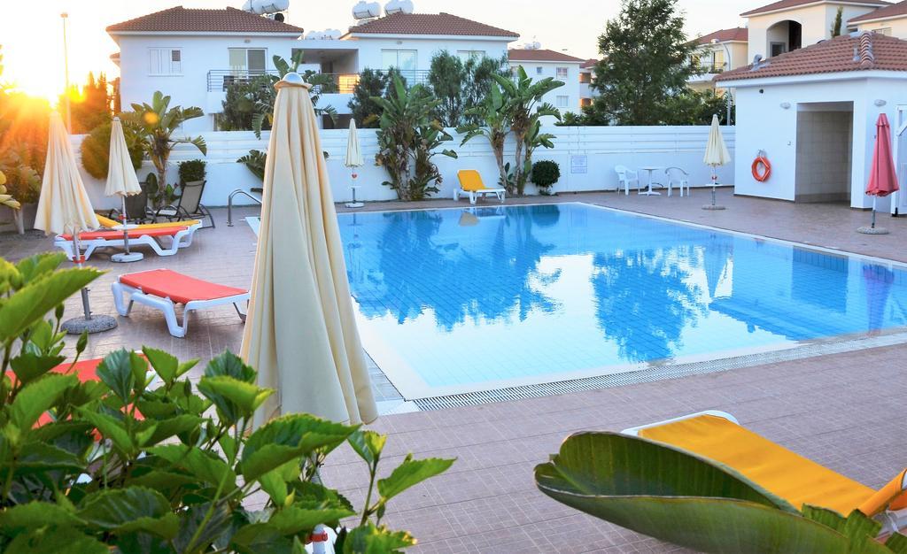 Domino Blue Apartment Paralimni Ngoại thất bức ảnh