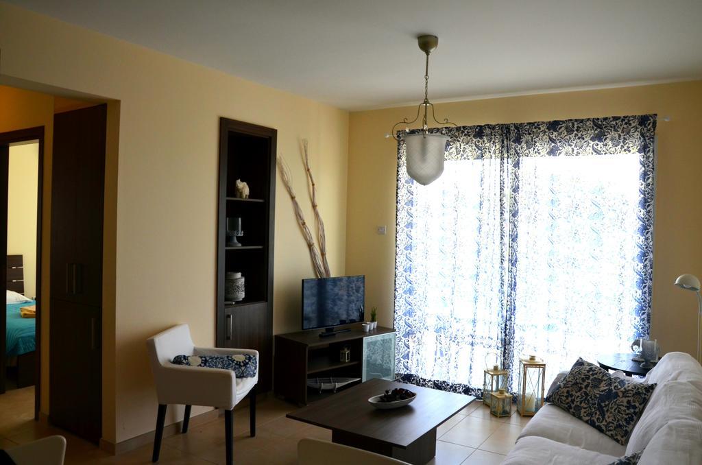 Domino Blue Apartment Paralimni Ngoại thất bức ảnh